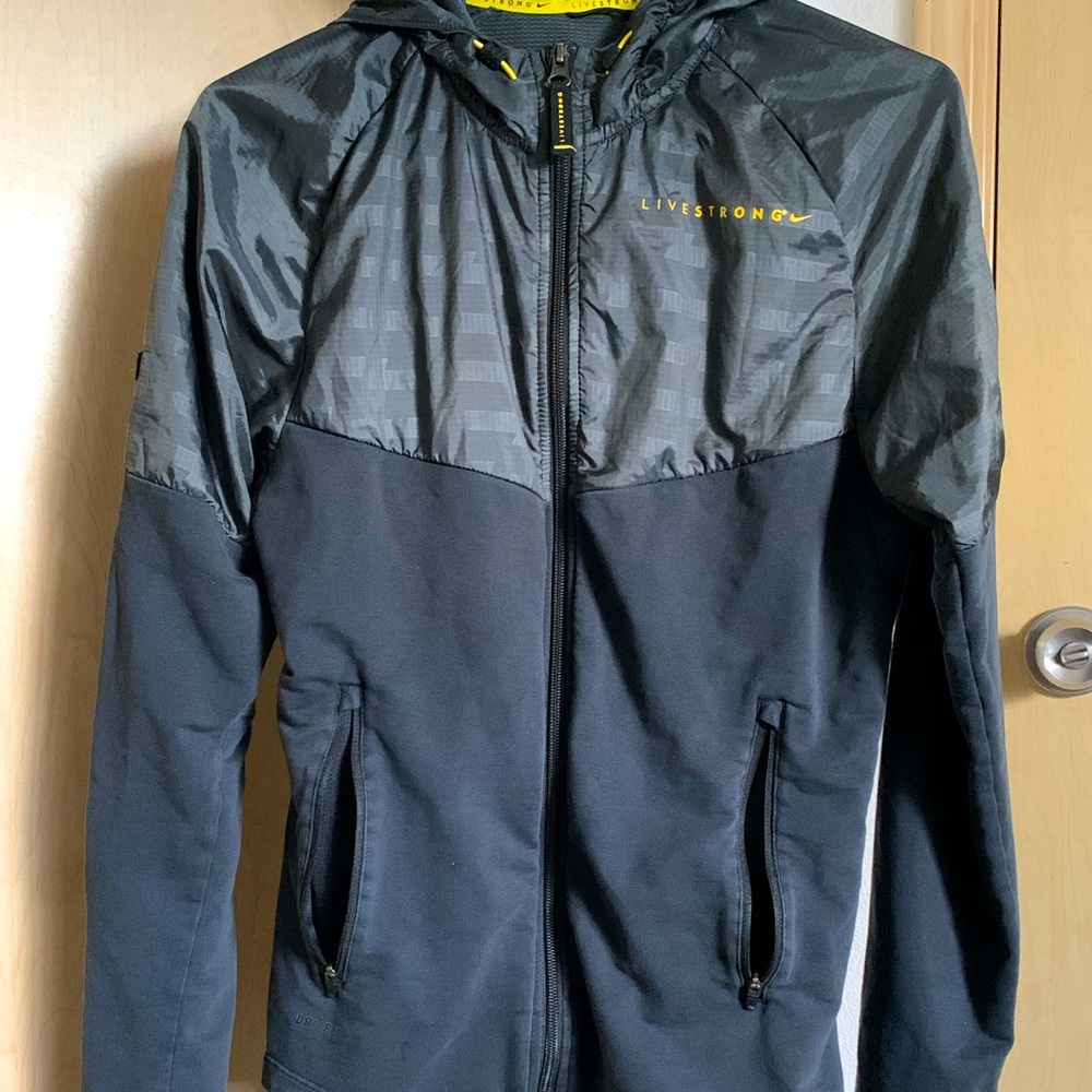 Nike dri-fit livestream jacket
